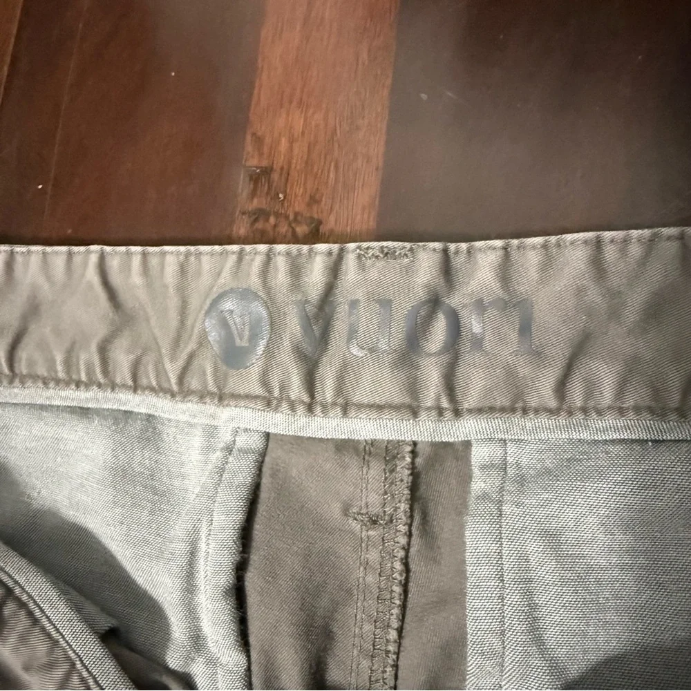 Vuori Fletcher Chino Pant Classic Fit Men’s Size 32 V433 Gray Missing Button